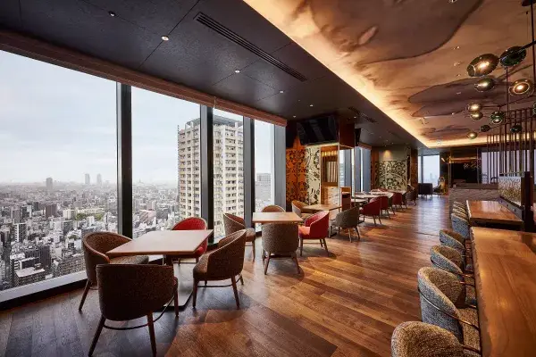 6개의 다양한 레스토랑과 3개의 바, 루프 탑 레스토랑