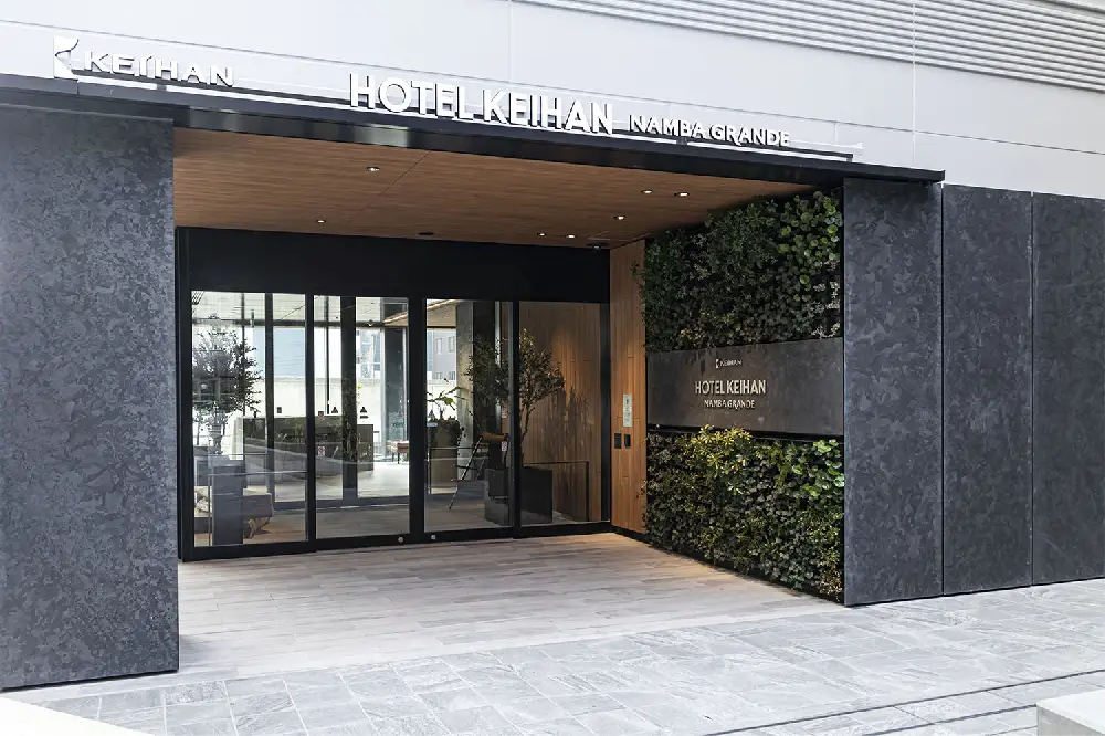 난바와 신사이바시를 도보로 여행할 수 있는 호텔