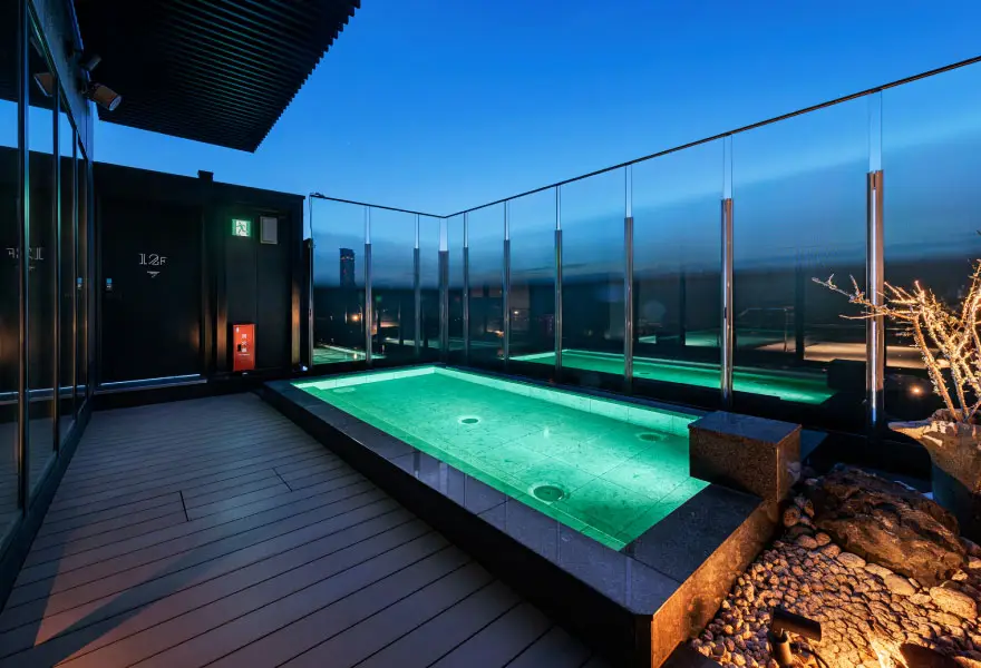 차분한 분위기의 대욕장과 사우나