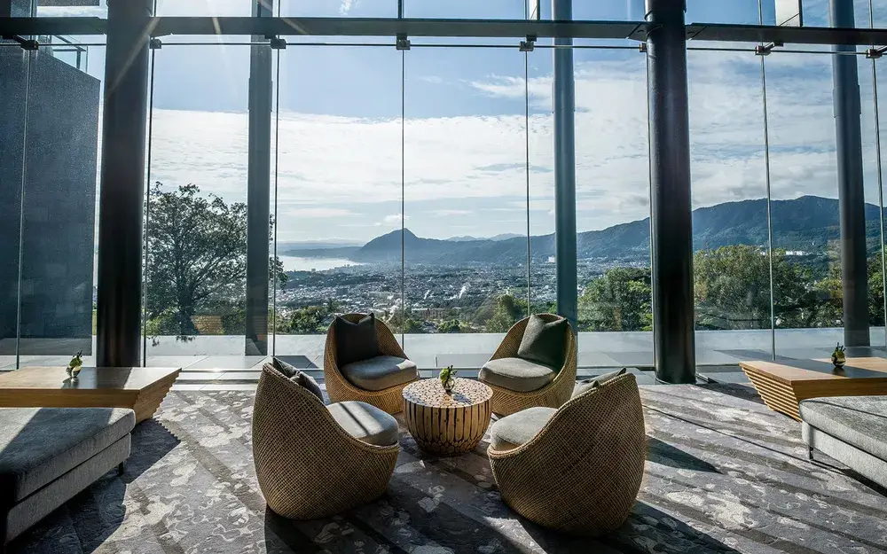 마을이 내려다보이는 언덕에 자리 잡은 ANA 인터컨티넨탈 벳푸 리조트 & 스파