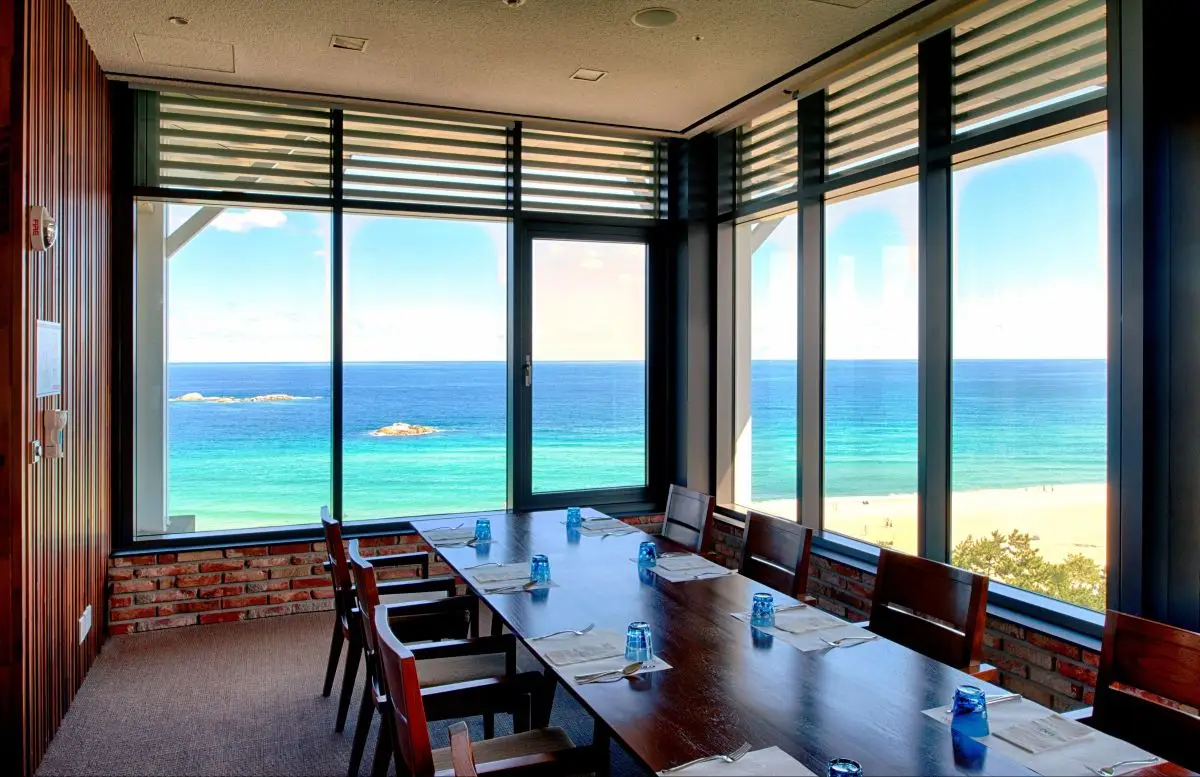 맛과 전망 모두 갖춘 레스토랑
