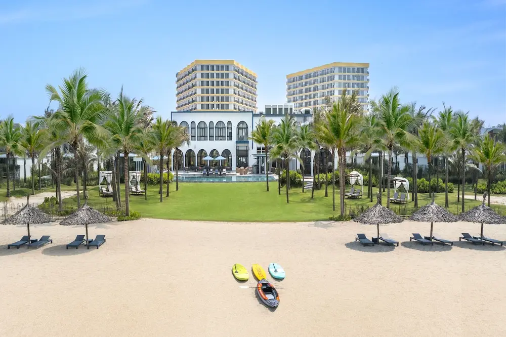 윈덤 호이안 로얄 비치프론트 리조트 & 빌라