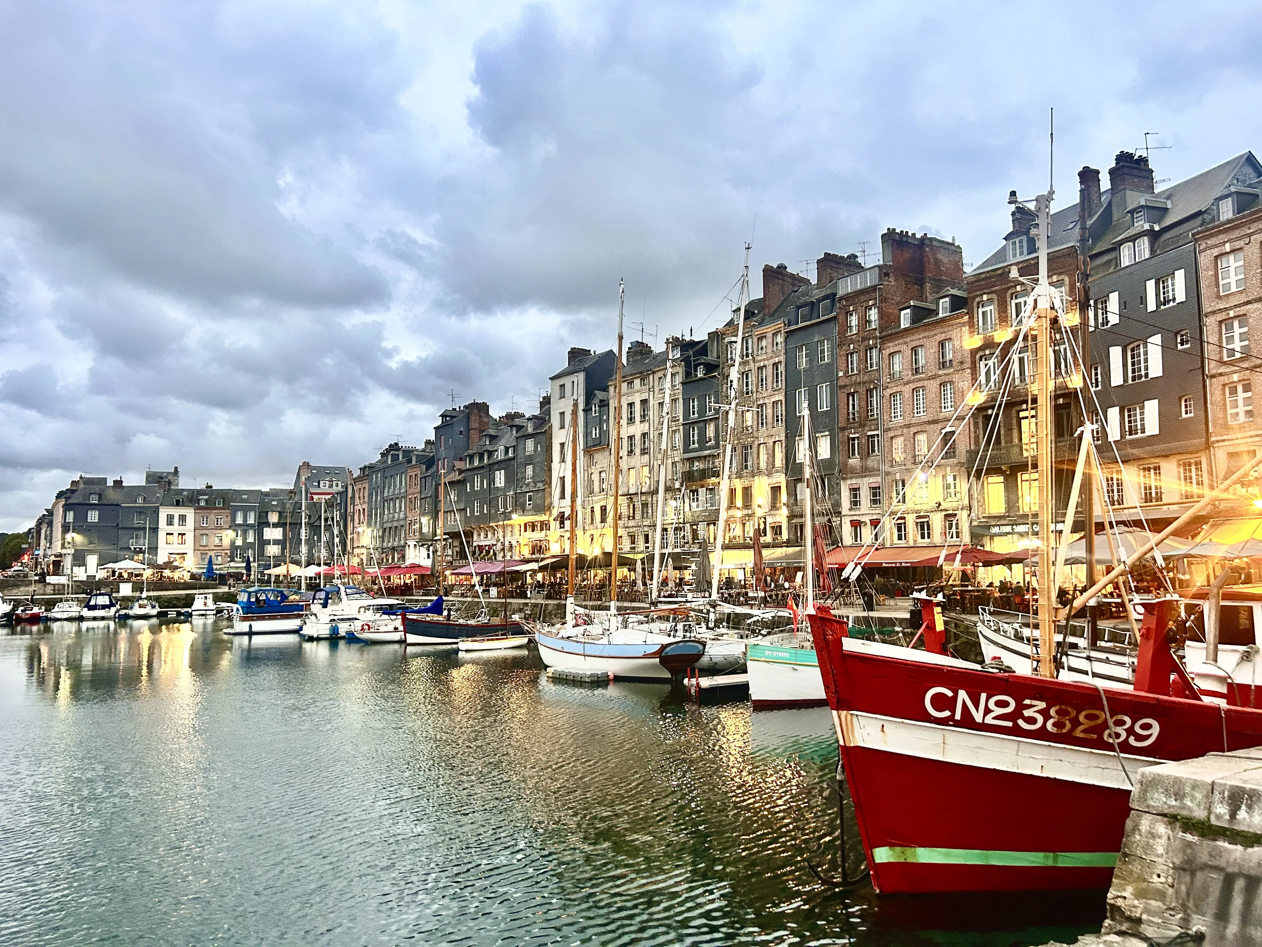 [파파윤투어] 지베르니(동절기 에트르타) + 옹플뢰르 + 몽생미셸 투어 (일찍 파리도착)수도원상세내부투어진행